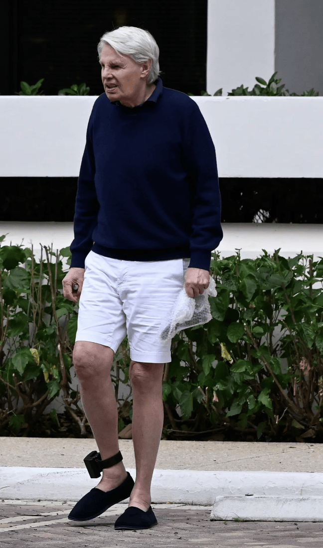 被指控长期诱迫、性虐年轻男性,美知名时装品牌前CEO拒不认罪