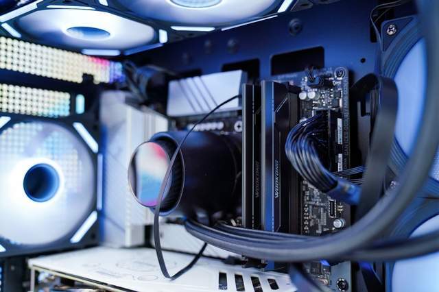 高校行丨佰维存储牵手武汉工程大学学子,共绘科创青春新篇