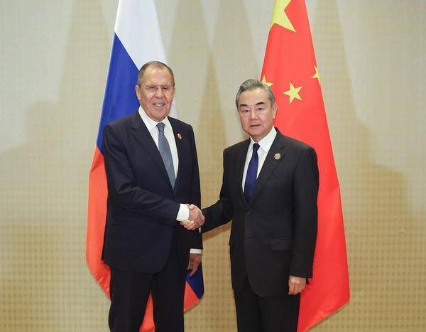 王毅会见俄罗斯外长拉夫罗夫