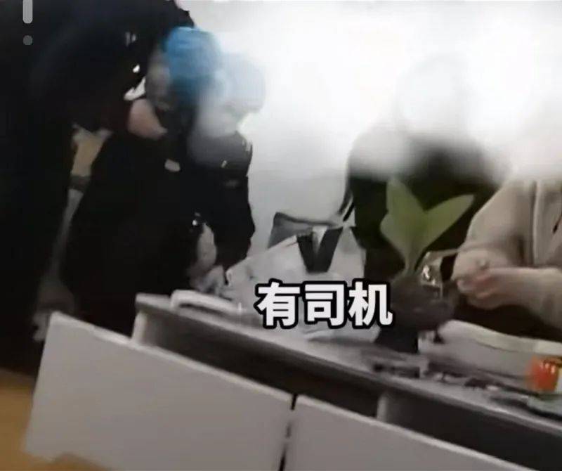 被爆别墅内惊现“手术室”，现场多名年轻女性！当地最新通报→