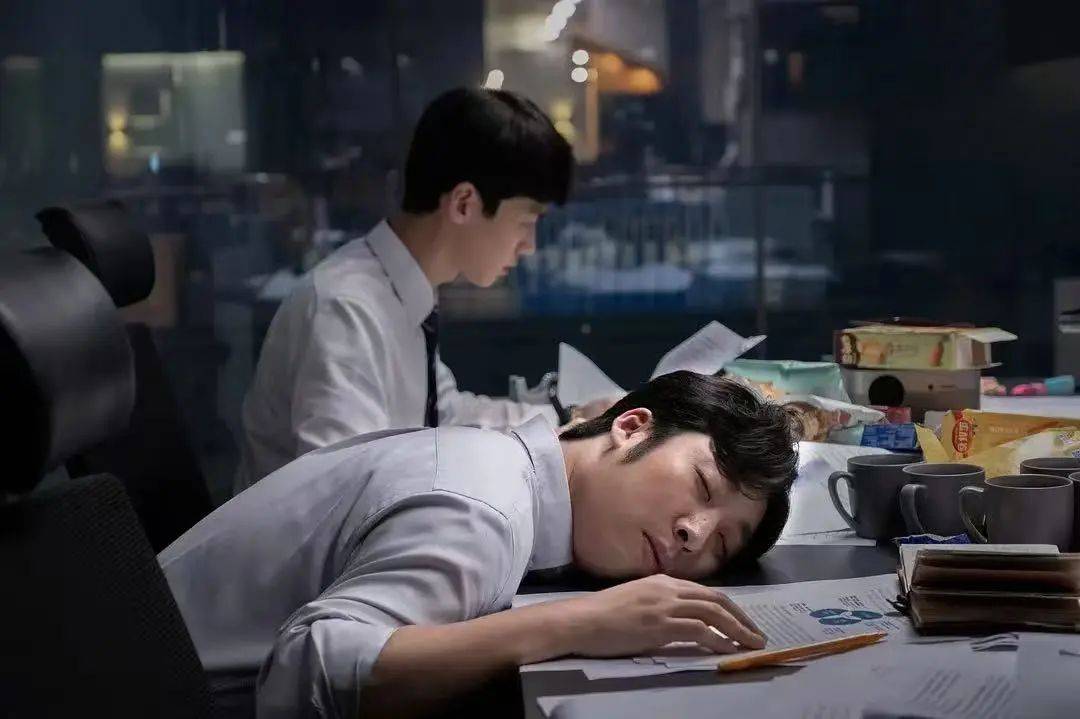 花钱买觉睡，商场洗头店成打工人的“钟点房”