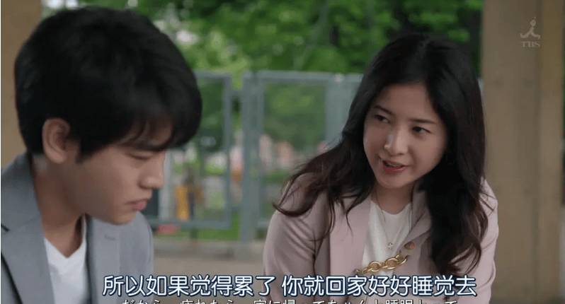 花钱买觉睡，商场洗头店成打工人的“钟点房”