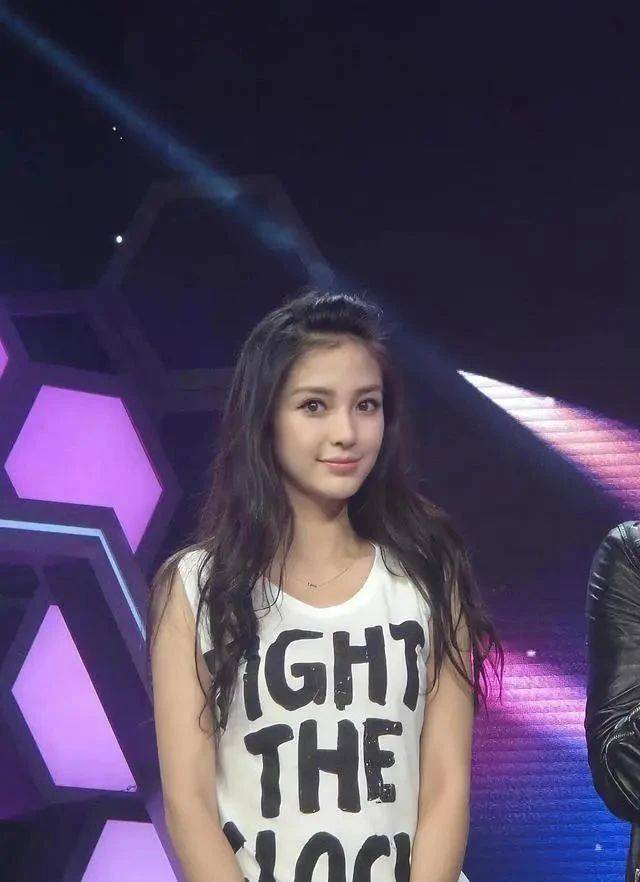 女明星首次登上《快本》的时候是什么样子？那时候的她们都好青涩！