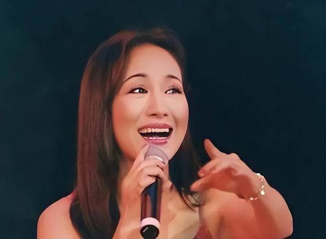 原来早已退出中国籍?被老外“玩腻就丢掉”的郑绪岚,却回国捞金