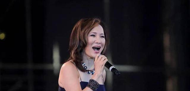 原来早已退出中国籍?被老外“玩腻就丢掉”的郑绪岚,却回国捞金