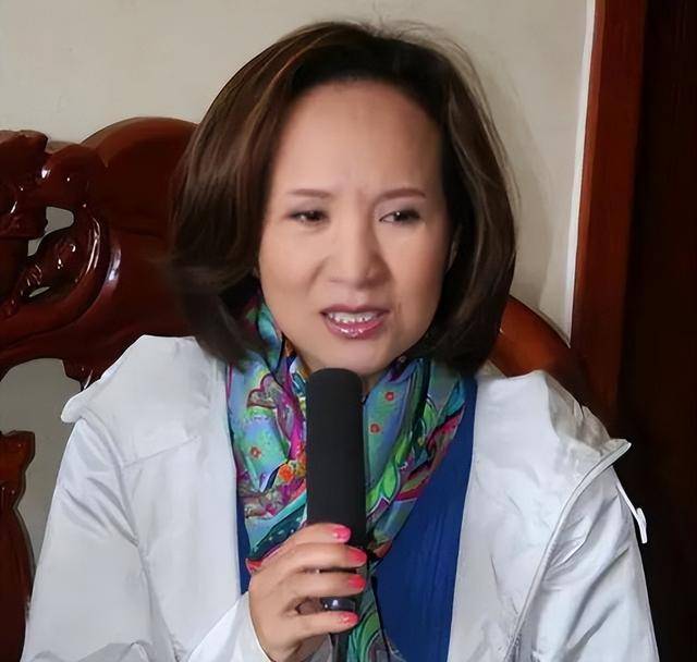 原来早已退出中国籍?被老外“玩腻就丢掉”的郑绪岚,却回国捞金