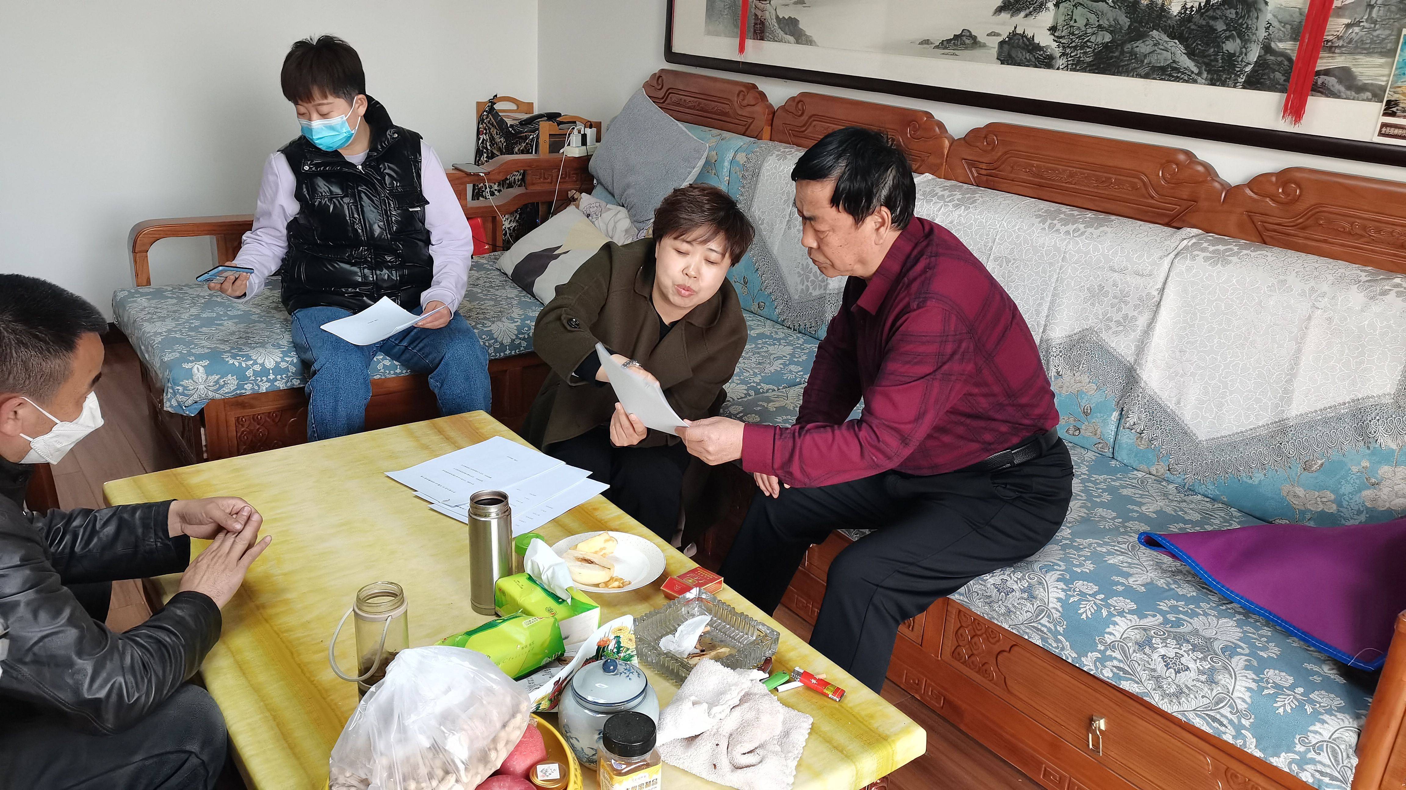 探访北京首例居民自筹换电梯:上岗400天,连保护膜都没舍得撕