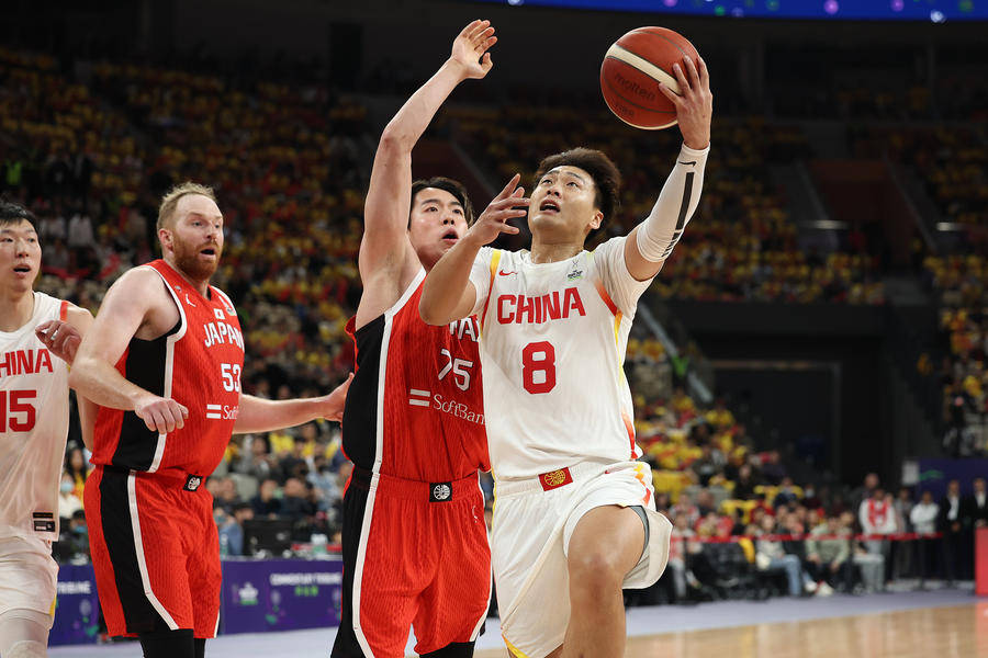 100:58！中国男篮大胜日本队，晋级2025亚洲杯正赛