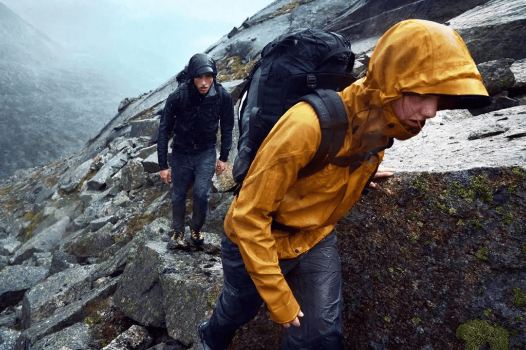 卖到3000元的Gore-Tex冲锋衣，竟是“毒系”穿搭?