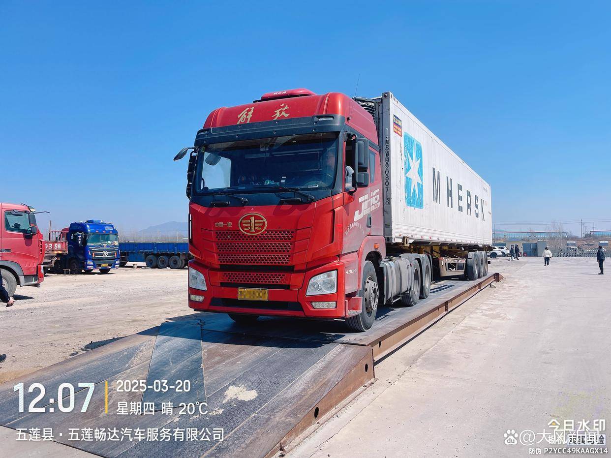 汽修店老板道路救援支千斤顶，大货车箱体侧翻致其身亡；五莲县警方：不属车祸建议自诉