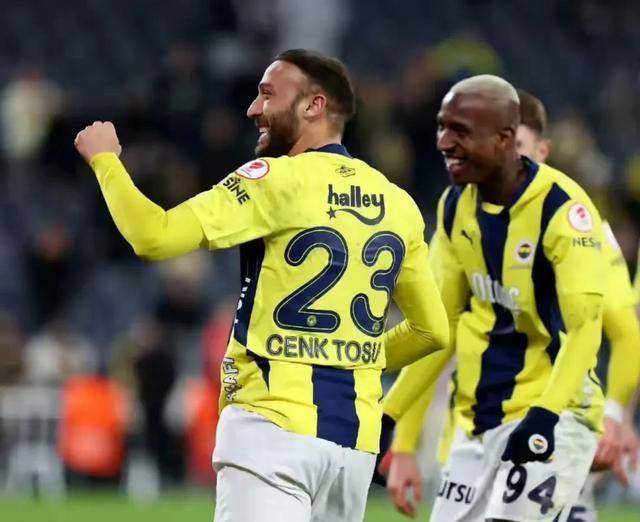 穆里尼奥4分钟3球逆转锁胜局 费内巴切距榜首仅差2分