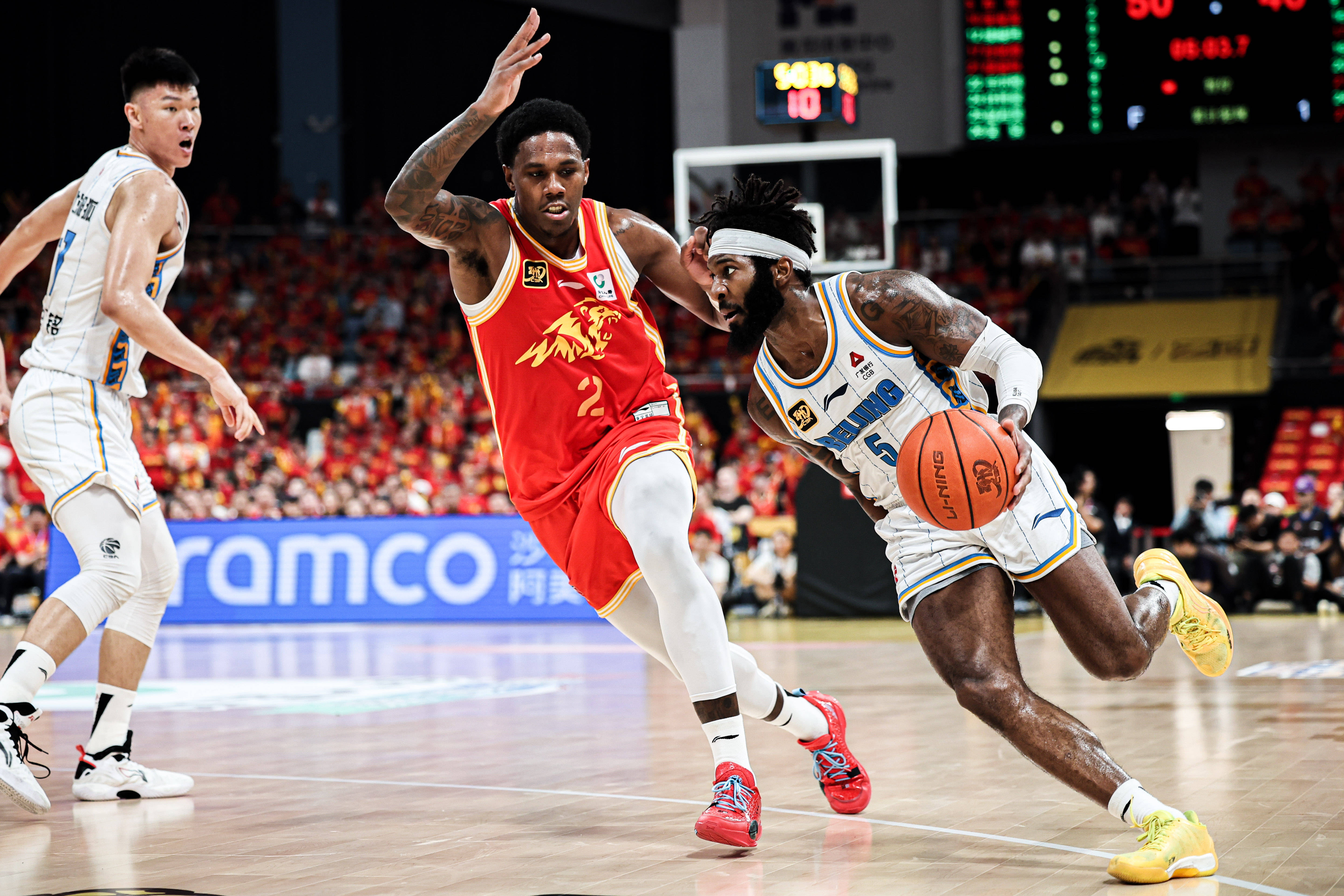 总决赛-周琦13+14胡金秋26分 北京客场擒广厦总分1-0