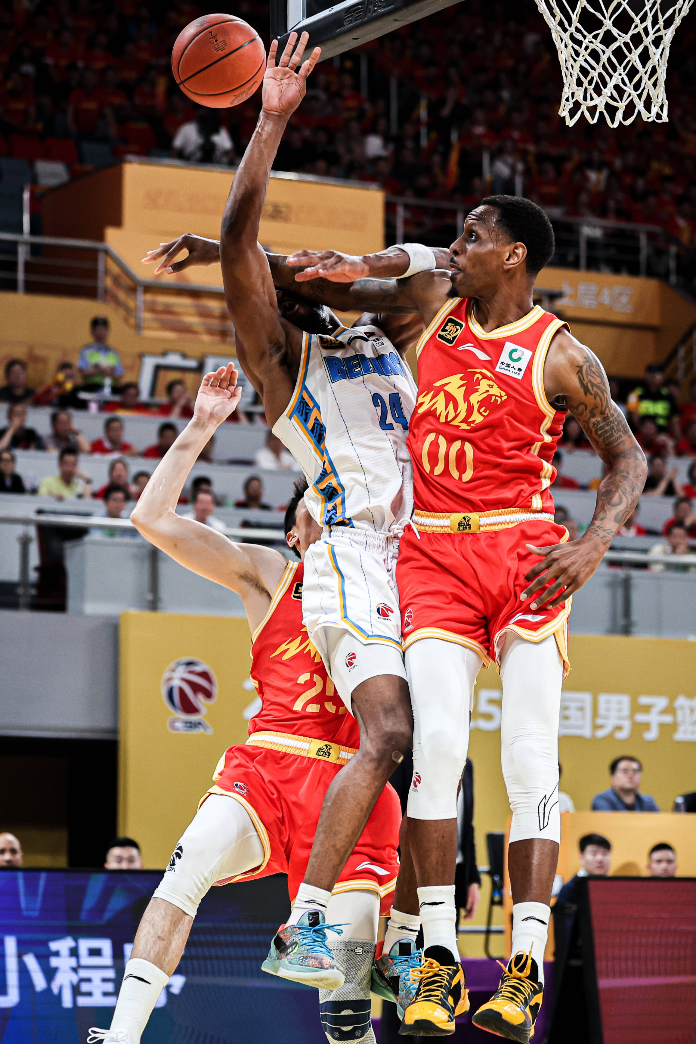 总决赛-周琦13+14胡金秋26分 北京客场擒广厦总分1-0