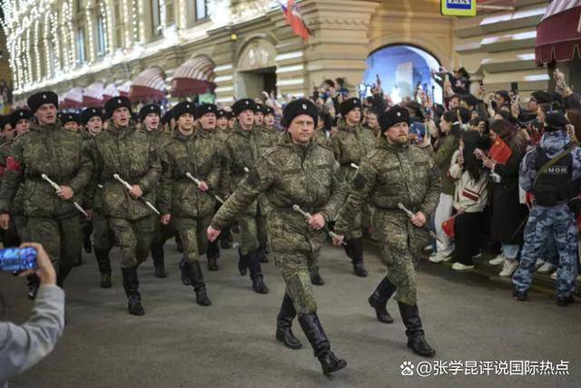 普京的邀请，金正恩答应了一半，红场阅兵这一趟，他还是不去的好