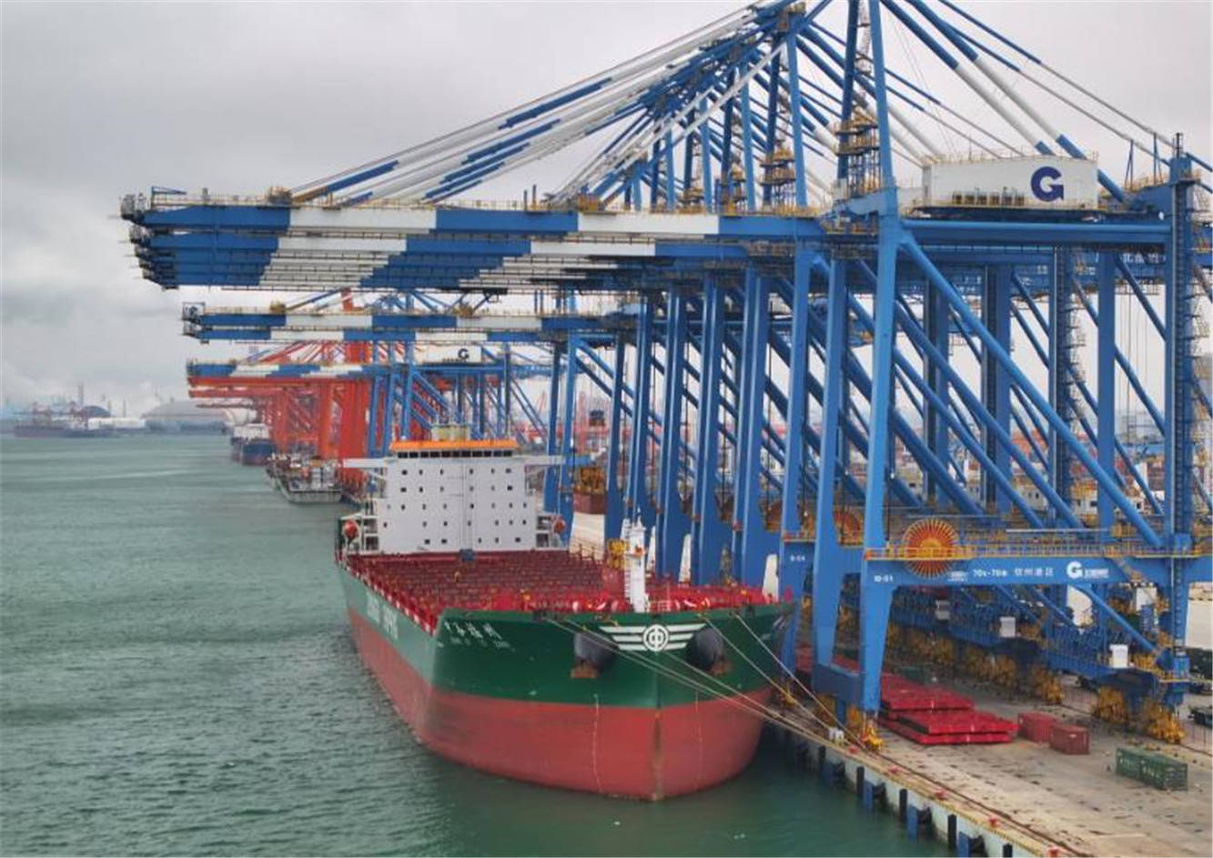 关税谈判后，24小时内美3举白旗，求华答应1个条件，中方偏不答应