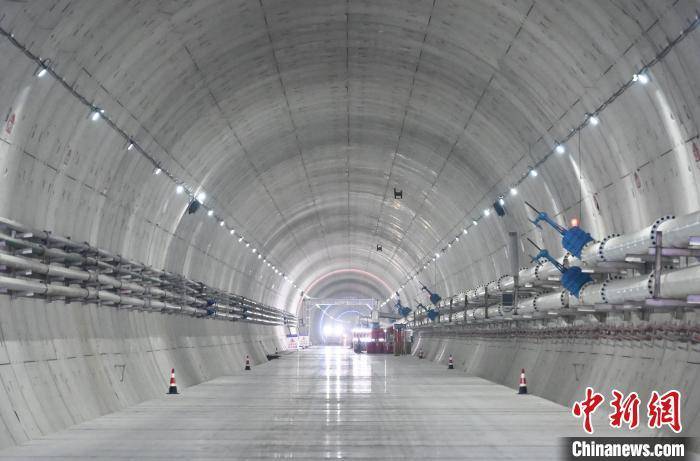 浙江宁波：世界最长海底高铁隧道进入海域段盾构施工