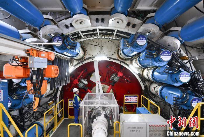 浙江宁波：世界最长海底高铁隧道进入海域段盾构施工