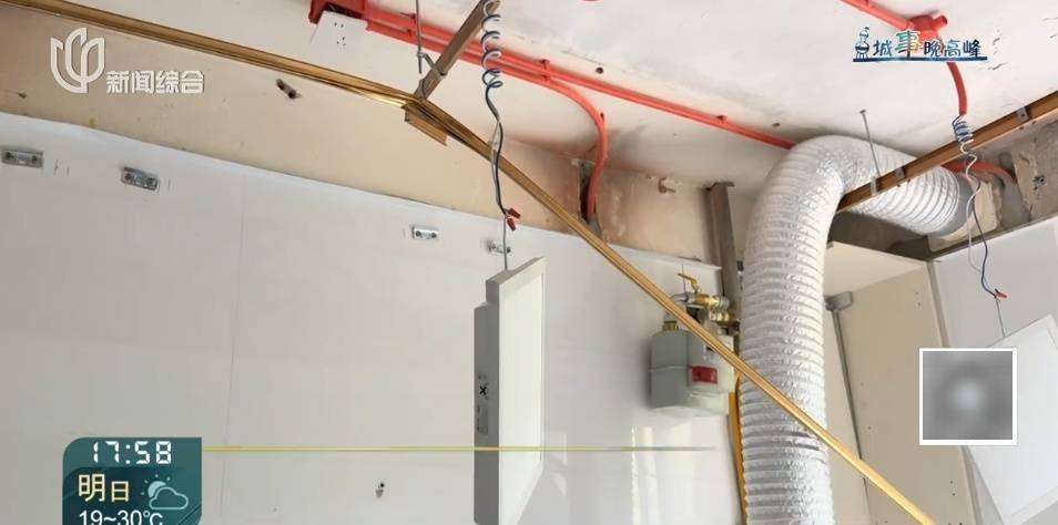 女子喜待乔迁，新房竟遭"拆房三人组"闯进拆光！工人：搞错人家