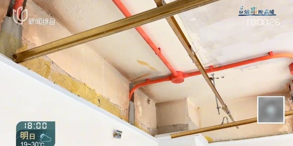 女子喜待乔迁，新房竟遭"拆房三人组"闯进拆光！工人：搞错人家