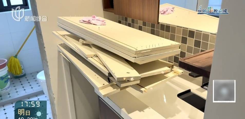 女子喜待乔迁，新房竟遭"拆房三人组"闯进拆光！工人：搞错人家