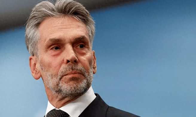 政坛突变！荷兰政府一夜垮台，首相开完会就闹辞职，对华承诺还能兑现吗？