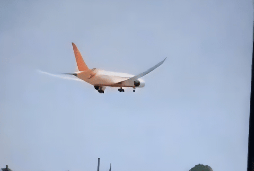 刚起飞就坠毁！印度飞行员拉起机头自救，莫迪喊话：令人心碎