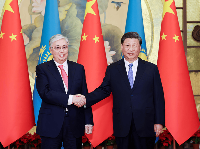 习主席的丝路故事——听习主席和中亚好伙伴话合作丨 “中哈关系将像金鹰展翅高飞”