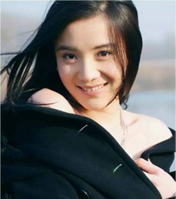 考古|宋佳被曝隐婚?男方曾导《白夜追凶》两人恋爱7年,情路坎坷的她终修得正果