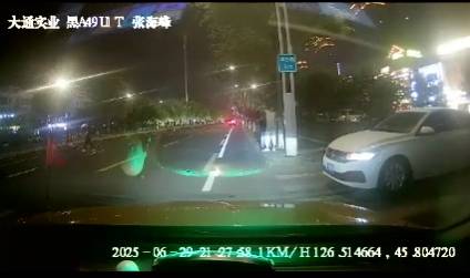 哈尔滨市14岁女孩夜晚突然休克!多亏好的哥张海峰