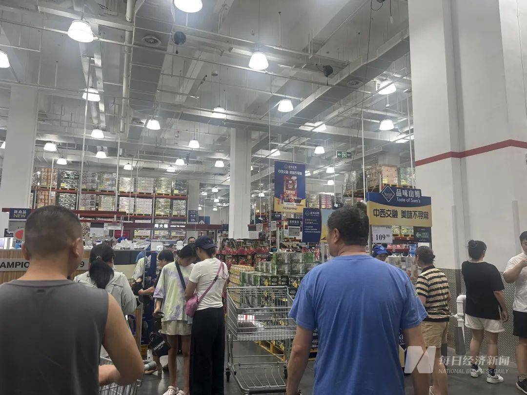 吵上热搜、上百条差评!山姆紧急下架好丽友派等多款零食!盼盼、洽洽被曝改用英文名上架山姆,包装高级、品牌更名就等于品质升级?