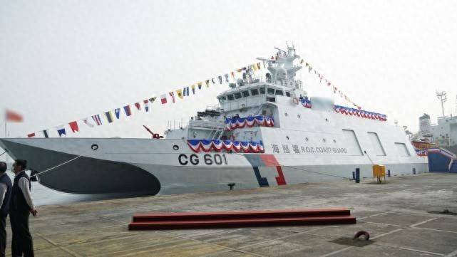 台海巡船撕下伪装，192枚雄风3导弹已瞄准解放军航母，赖清德演都不演了