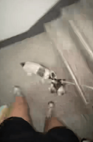 22岁女生爬楼送外卖6天瘦10斤，精致打扮被指炒作，当事人回应