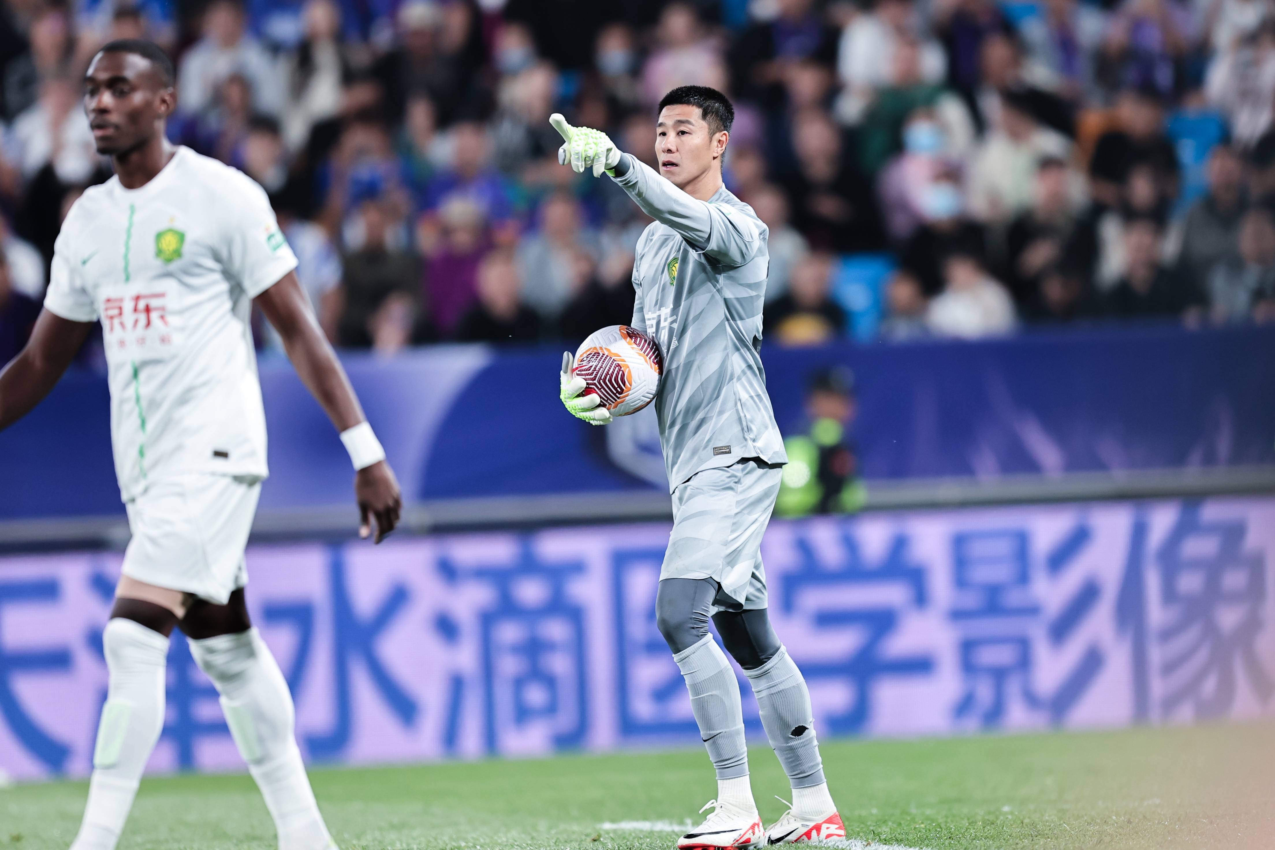 媒体人：侯森在互射点球时的能力太让人放心 英博&amp;西海岸虽败犹荣