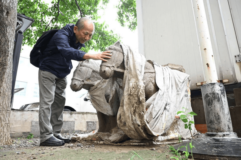 北京朝阳某小区发现石马 文物专家现场鉴定