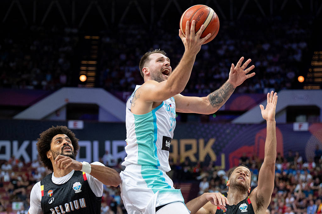 欧洲杯综述:东契奇三双终获首胜 字母哥复出高效28+8