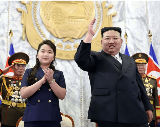 金正恩女儿首登国际舞台，引爆接班传闻！英国首相被架空，工党内斗成全武行…