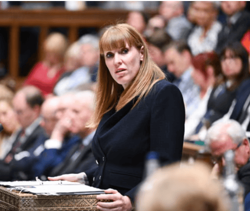 金正恩女儿首登国际舞台，引爆接班传闻！英国首相被架空，工党内斗成全武行…