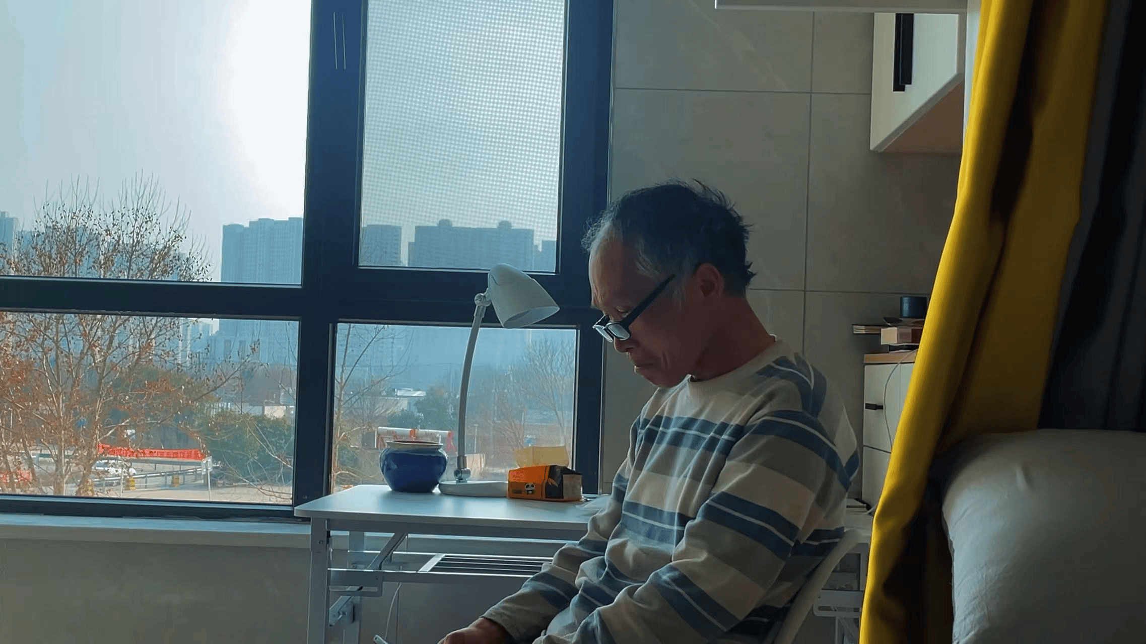 女子给母亲做心理咨询时 录到父亲家暴视频