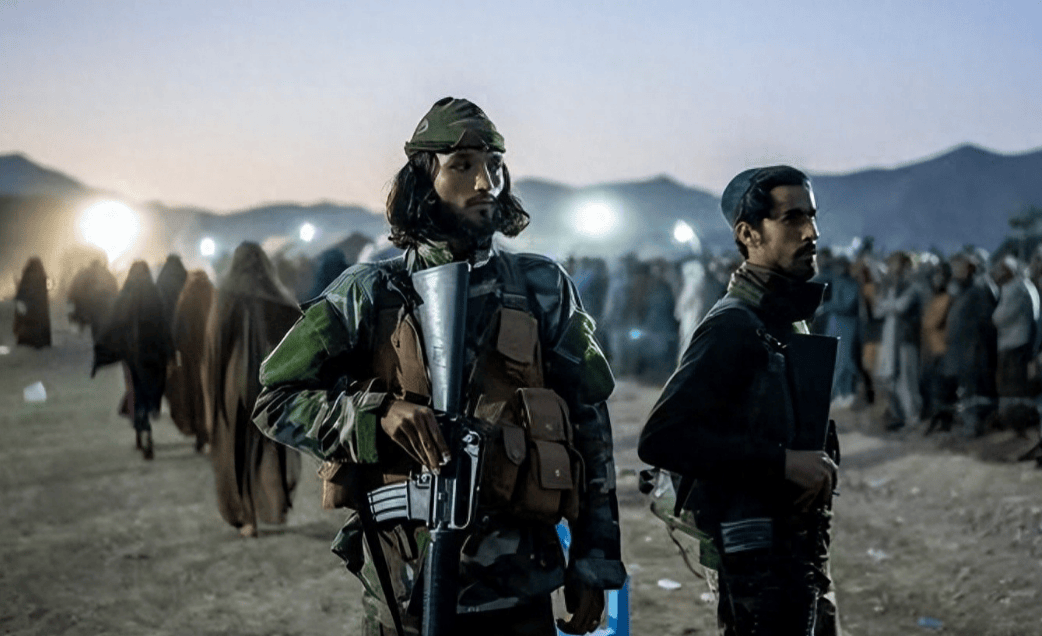 短时间瓦解突袭!巴基斯坦7小时内重创塔利班,炸坦克爆弹药库,炸飞旅指挥部