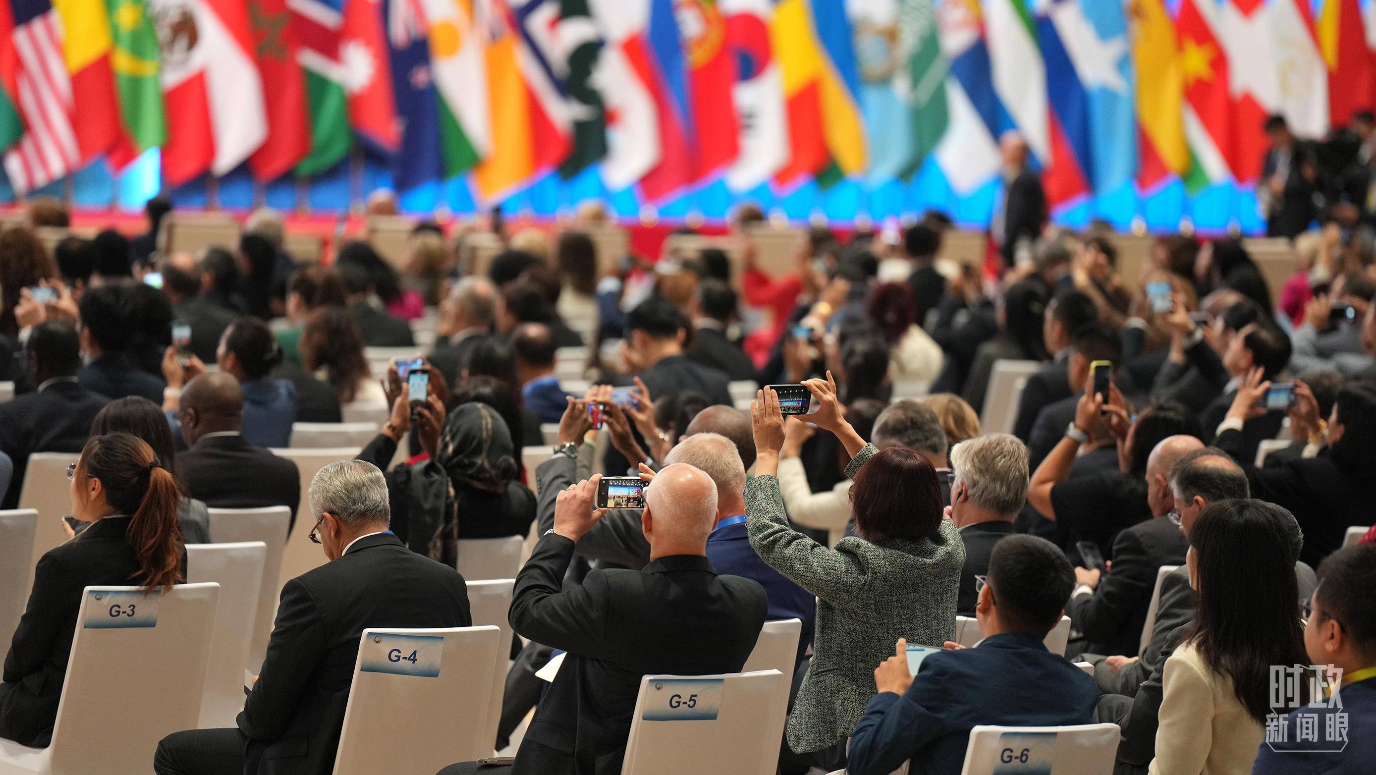 时政新闻眼丨这场聚焦“半边天”的全球峰会上,习近平提出哪些新倡议新举措?