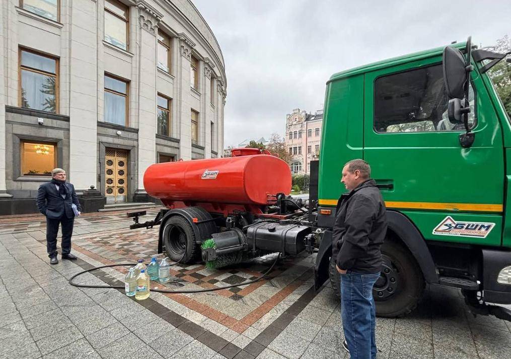 普京下狠手,俄军让乌克兰断水断电一片黑暗,一夜间炸回石器时代