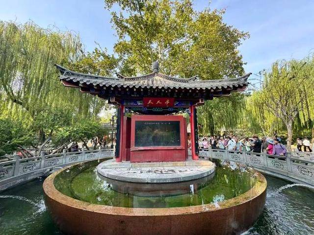 黑虎泉喷得“兽头”都不够用了！济南群泉竞涌，几十年一见