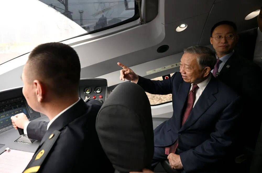 特写：苏林的十小时中国高铁深度体验