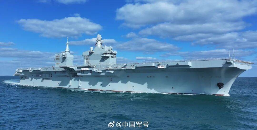 过瘾啊！076攻击舰甲板完成划线，无人机上舰测试完毕准备服役了？